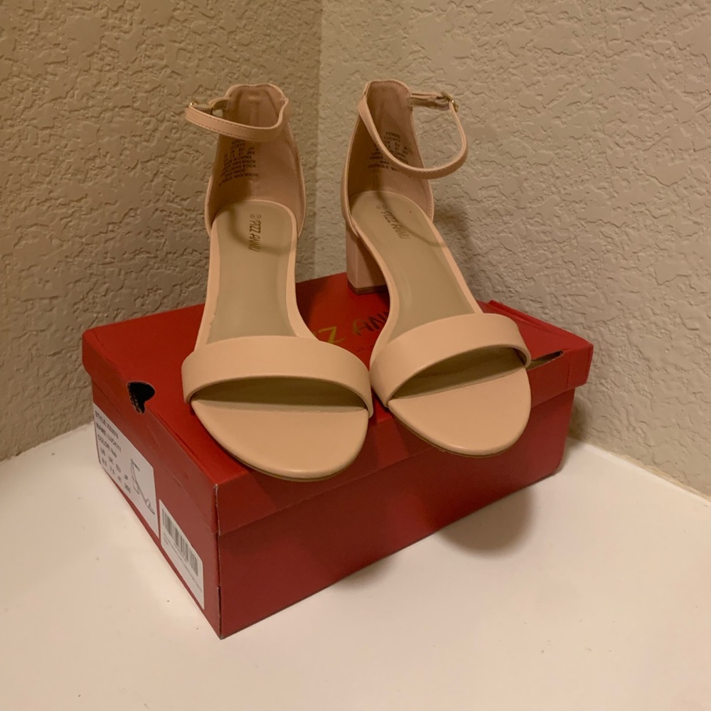 Shoes size 9.5